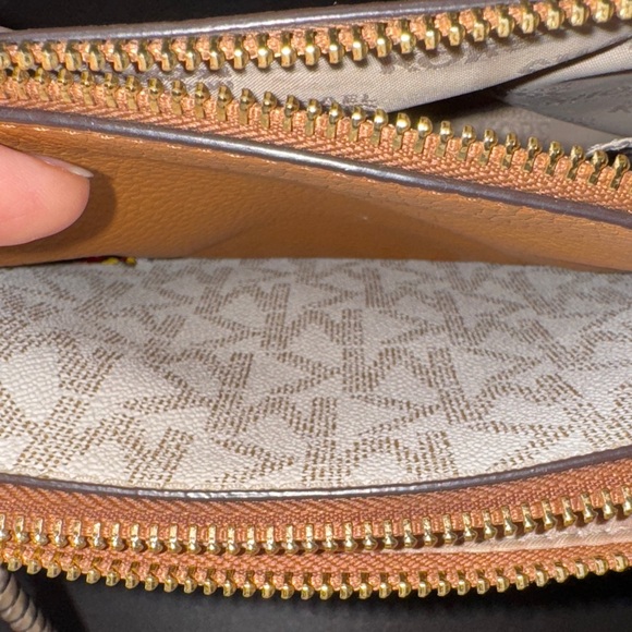 Michael Kors Tan and White Crossbody Bag - Picture 6 of 15